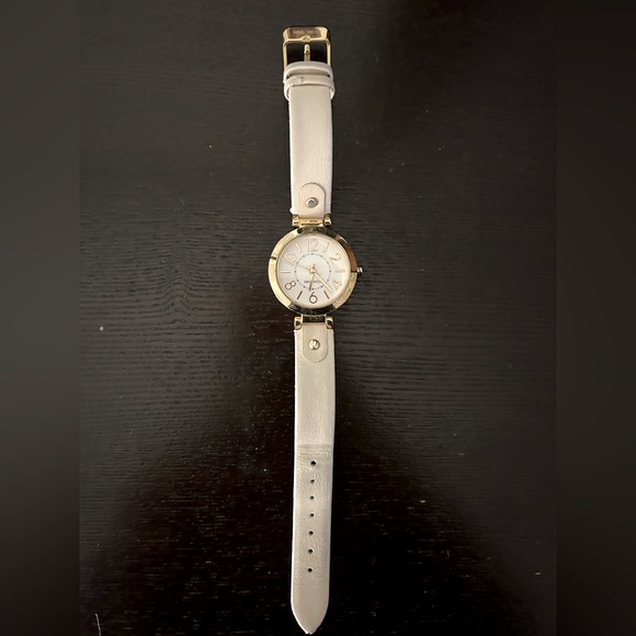 Nine West Watch Womens Gold Tone Stainless Steel Classic Beige - Picture 1 of 2